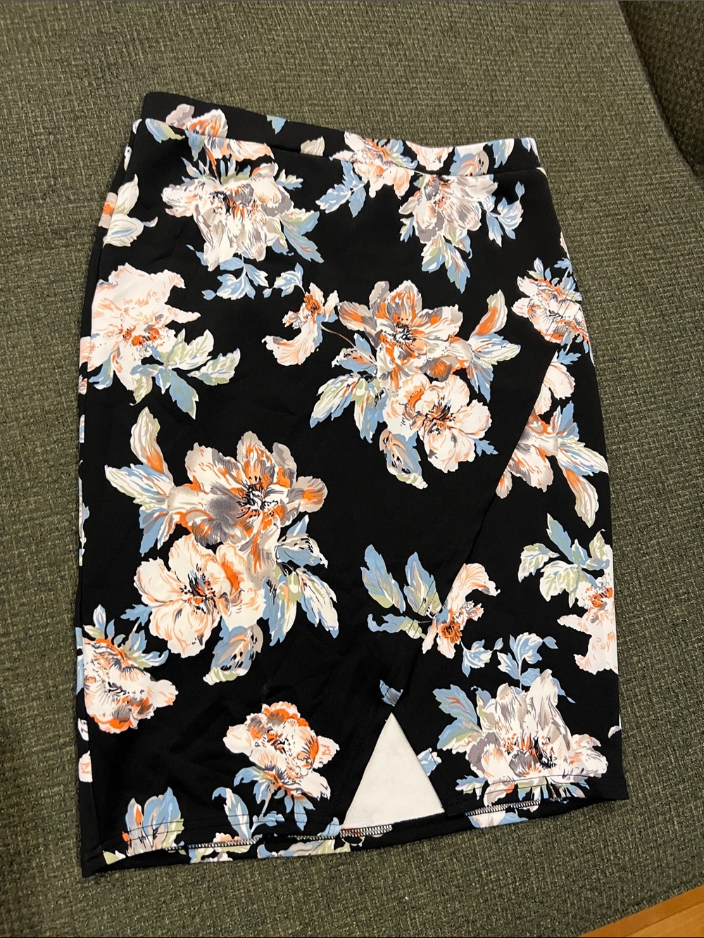 Jules & Leopold Black Floral Skirt with Blue and Peach Accents (sz m)